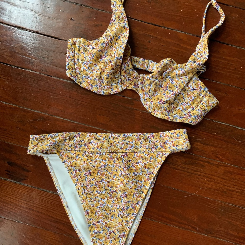 BNWT Abercrombie bikini